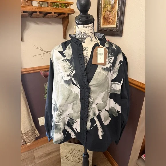 ✨NWT - Anthropologie Forever That Girl Printed Motif Ruffle Buttondown Blouse✨ - Picture 2 of 12